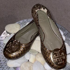 Tory Burch olive green Snake-Patterned Flats with Gold Emblem